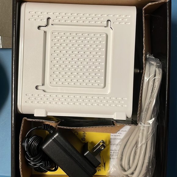 NIB Arris 6190 surfboard cable modem - Picture 2 of 3
